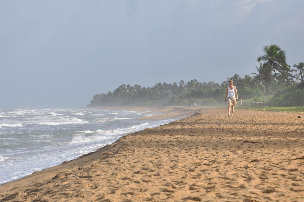Laya Beach Wadduwa Exterior photo